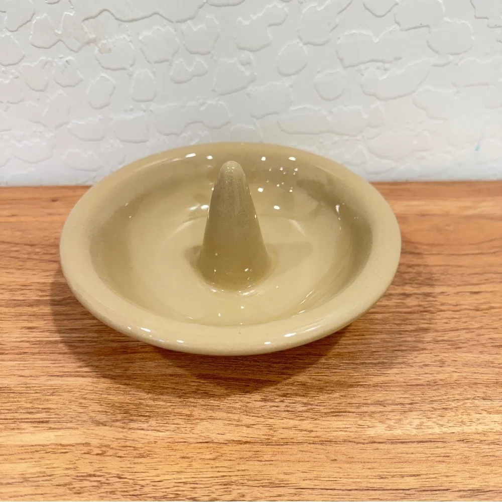 Hartstone Pottery Ceramic Citrus Juicer Beige 6”